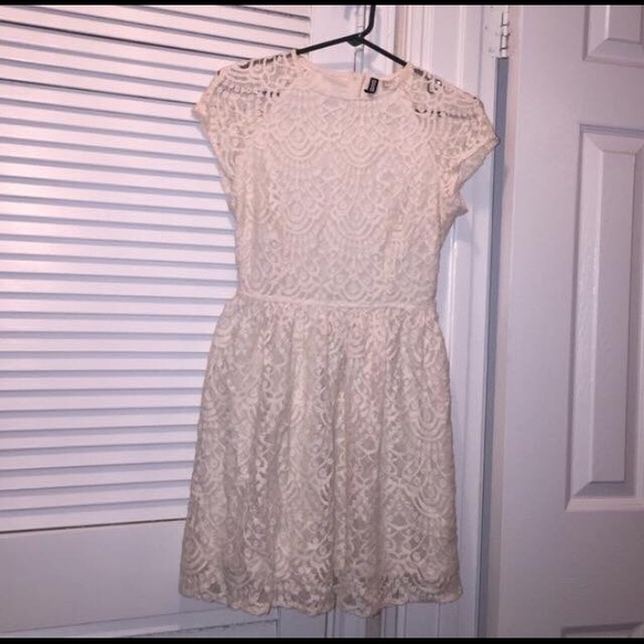 H&M beige lace dress sz 8