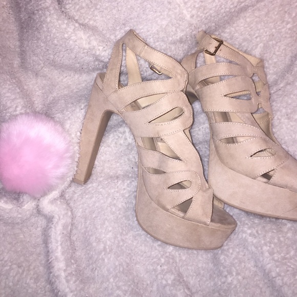 nude heels✨✨