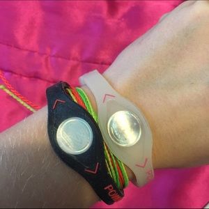 BLACK power balance bracelet