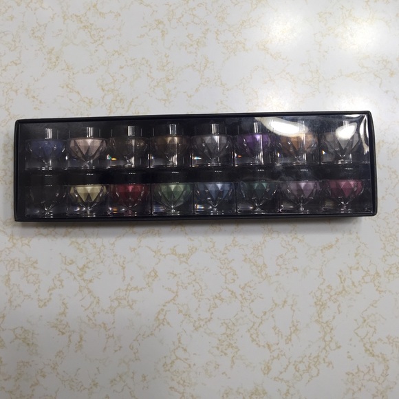 Younique pigment testers