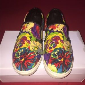 No lace floral sneakers