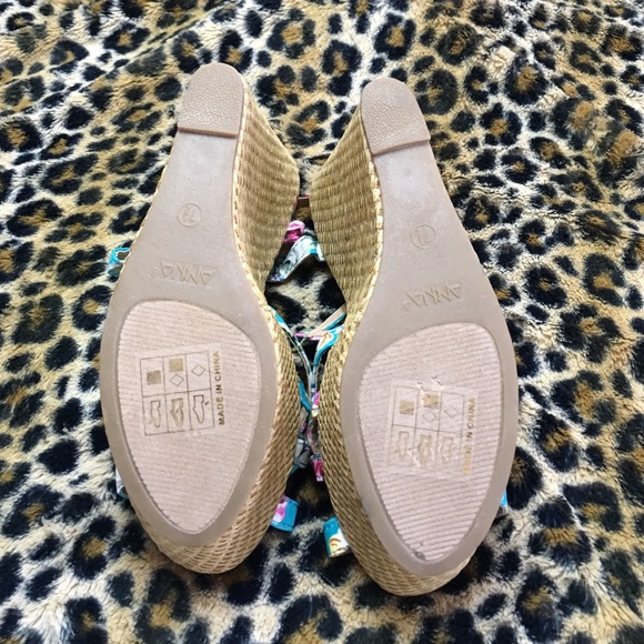 Fun T-Strap floral wedges - Picture 4 of 4