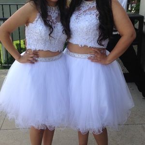 Beautiful, cute dress. It's a two-piece.