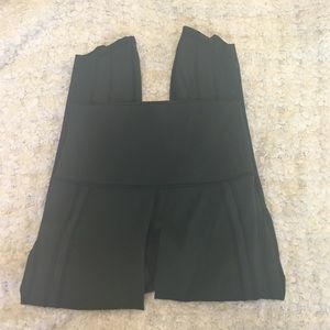 Lulu Lemon Wunder Under Cropped Pants