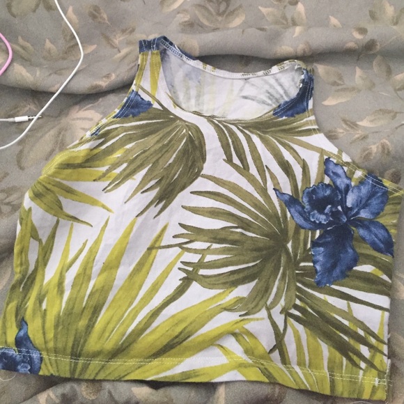 Brandy Melville Tops - Tropical print crop top