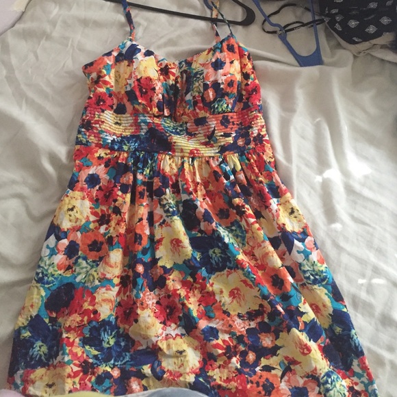 Colorful sundress - Picture 2 of 3