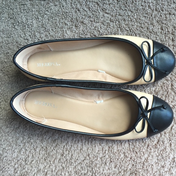 Tan with black toed flats - Picture 1 of 3