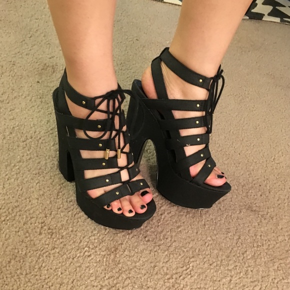 Steve Madden Gagga Laceup Platforms
