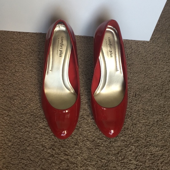 Patent red pumps - Picture 2 of 3