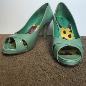 Mint open toe pumps