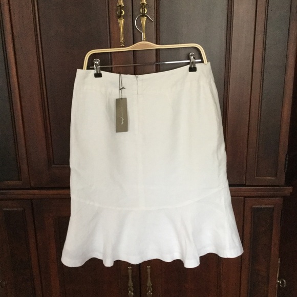 White flared skirt made of washed linen. - Picture 2 of 2
