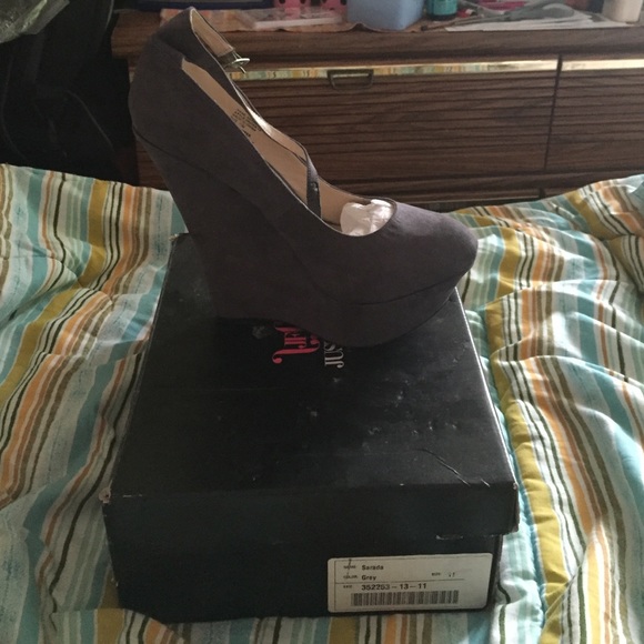 JustFab Sarada - Picture 1 of 4