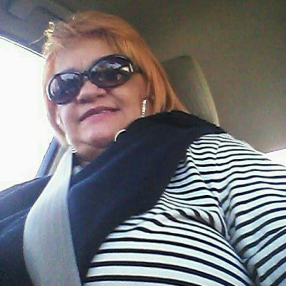 Meet your Posher, Debbie - Picture 2 of 2