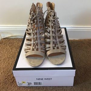 🎉ONE DAY SALE🎉Nine West Taupe Caged wedge.