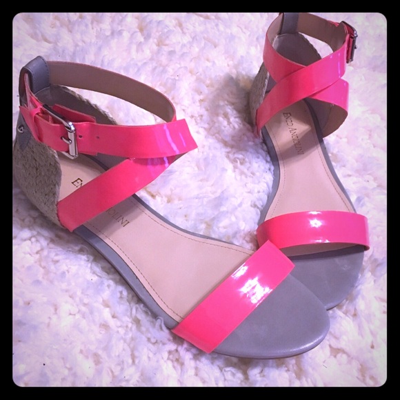 🍒Adorable neon pink sandals with grey 🍒