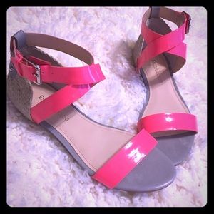 🍒Adorable neon pink sandals with grey 🍒