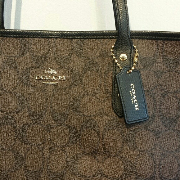 Gorgeous Authentic Coach Sig City Zip Tote Bag - Picture 2 of 4