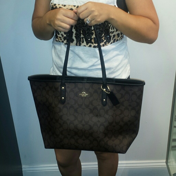 Gorgeous Authentic Coach Sig City Zip Tote Bag - Picture 3 of 4