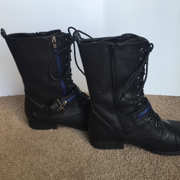 Lace up combat boots with accent zippers - Picture 2 of 4