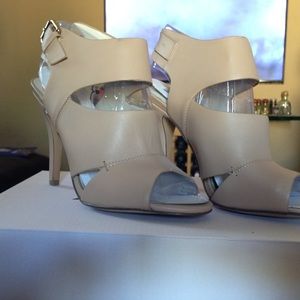 Beautiful Bone colored heels!