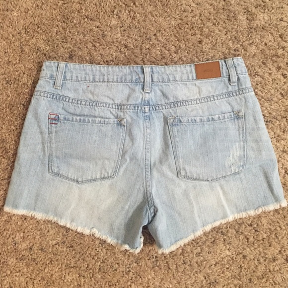Light wash shorts - Picture 2 of 2