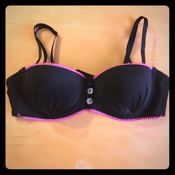 Black bra with pink trim