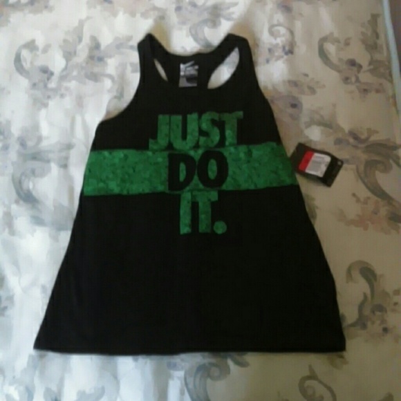 Girls Nike tee size L