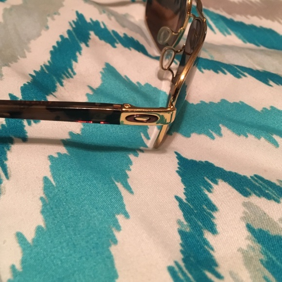 Oakley sanctuary polarized sunglasses - Picture 2 of 2