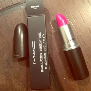MAC LE lipstick