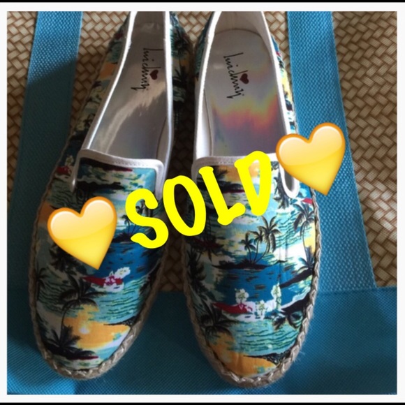 ❌❤️SOLD❤️❌Hawaiian slip on shoes 🌴💠👒🌺☀️🌴💠💚