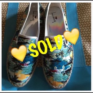 ❌❤️SOLD❤️❌Hawaiian slip on shoes 🌴💠👒🌺☀️🌴💠💚