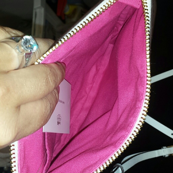 Authentic Coach Signature Crossbody - Picture 3 of 4