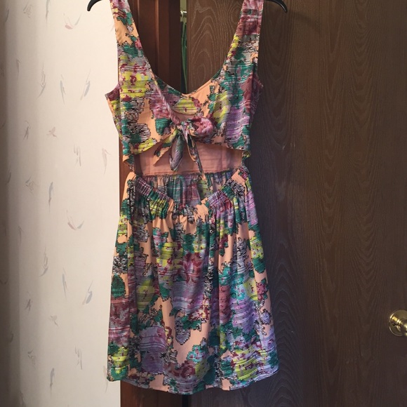 Dress - Picture 2 of 3