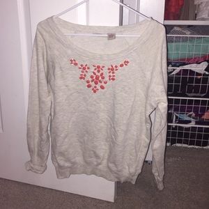 Sweatshirt with beading