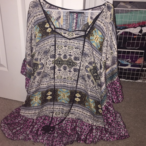 Blouse with designs