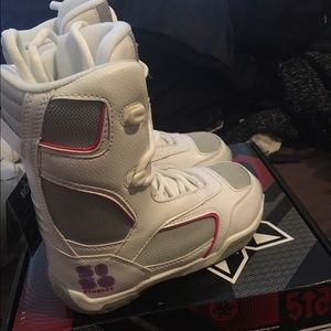 Girls 5150 snowboarding boots