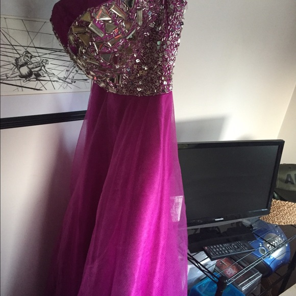 Fuchsia prom dress !! - Picture 3 of 3