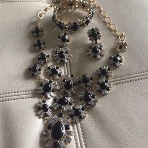 WHBM White House Black Market Statement Necklace