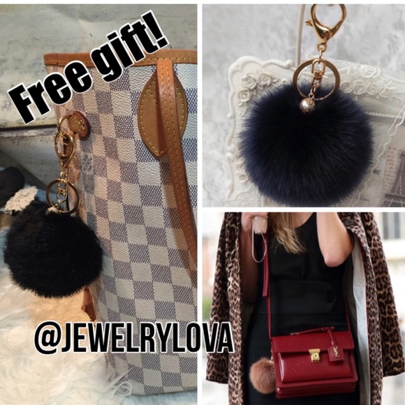 Pom Pom faux fur keychain in Navy