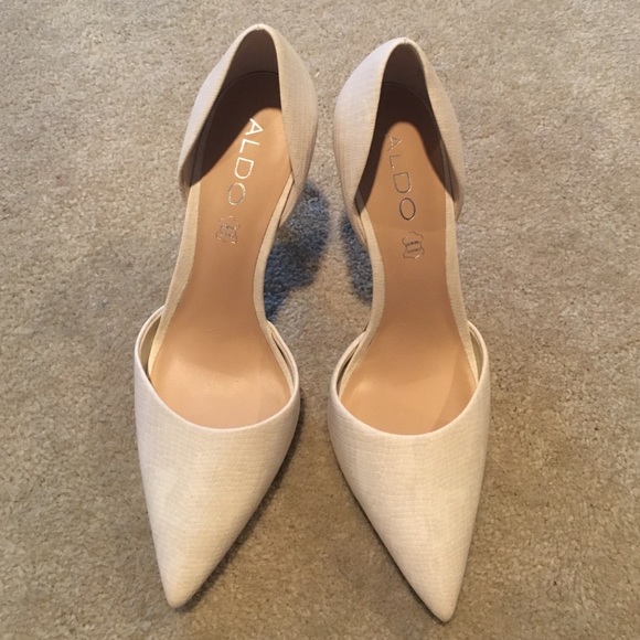 NWOT ALDO White Pumps