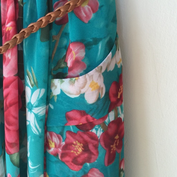 Flowery summer dress - Picture 3 of 4