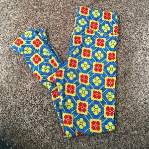 Lularoe OS leggings with floral pattern!