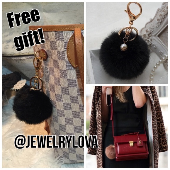 Pom Pom faux fur keychain in Black