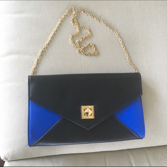 Crossbody with gold chain