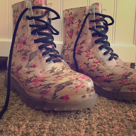 Shoes - Waterproof boots