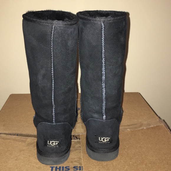 Size 6. Perfect condition. Worn twice.