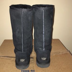 Size 6. Perfect condition. Worn twice.