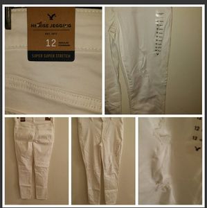 American Eagle Outfitter White distressed Jeans