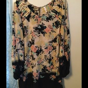 Floral tunic top