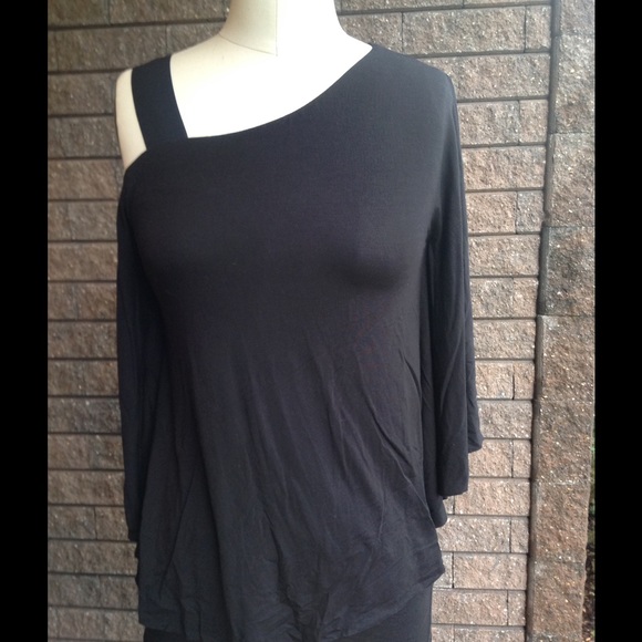 🆕 NEW Bailey 44 asymmetrical top